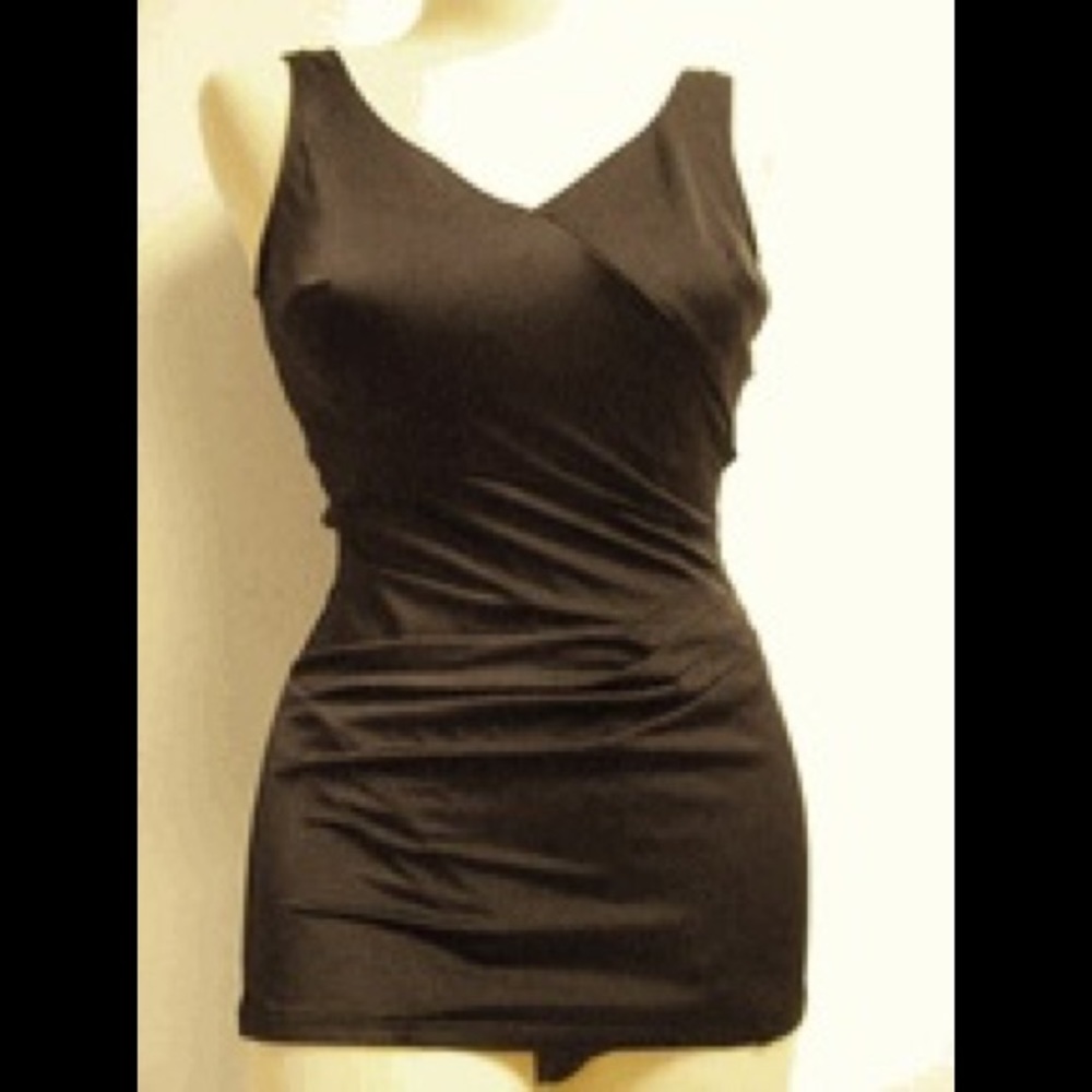 10 34 D NWT Roxanne sheath swimsuit hard cup